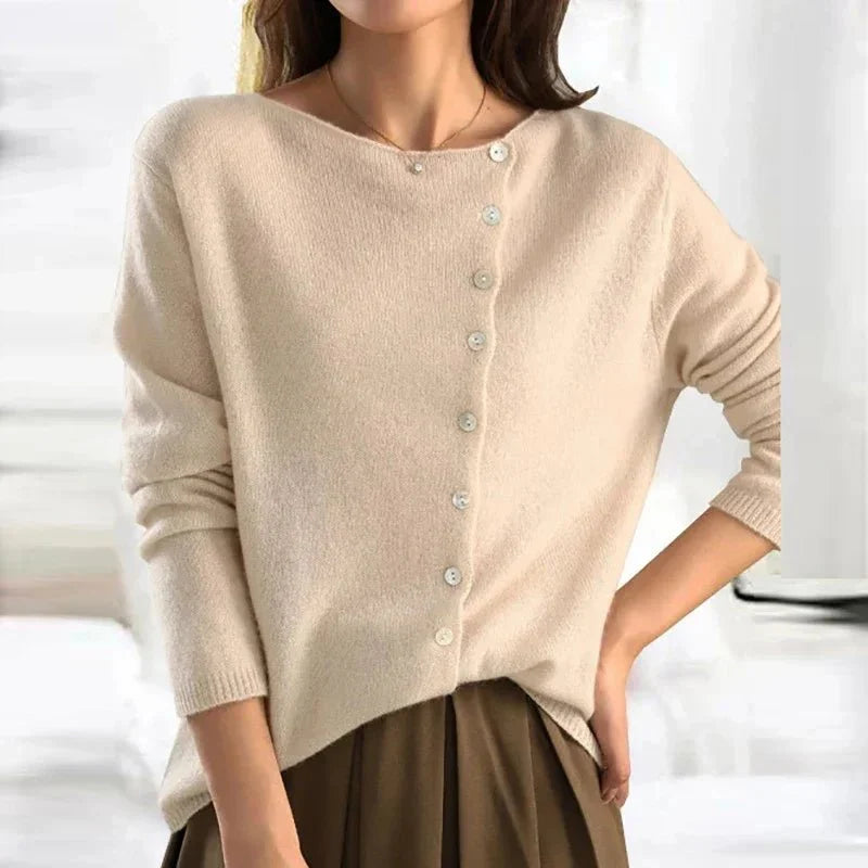 Iya | Chic Button Knit